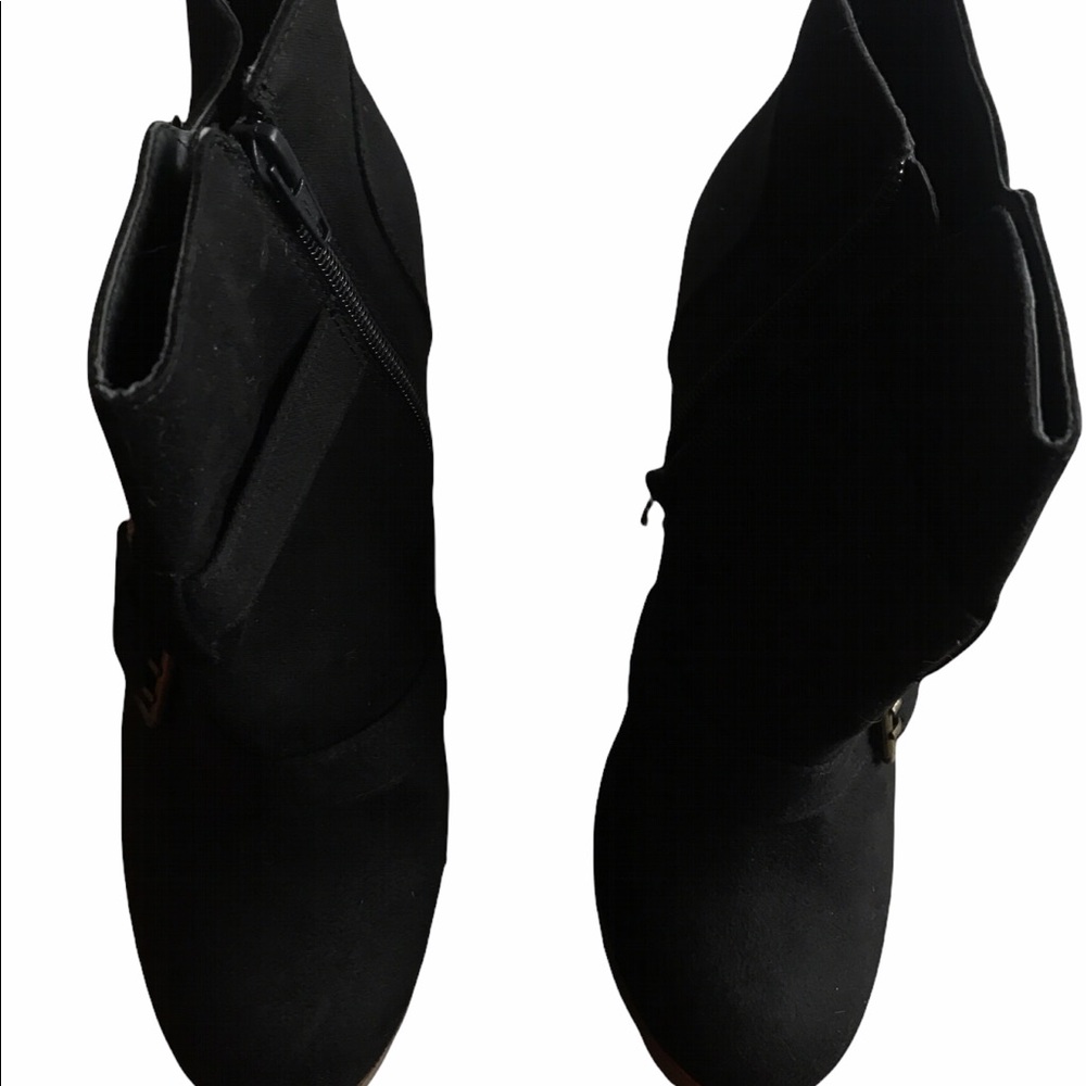 Black high heels block booties